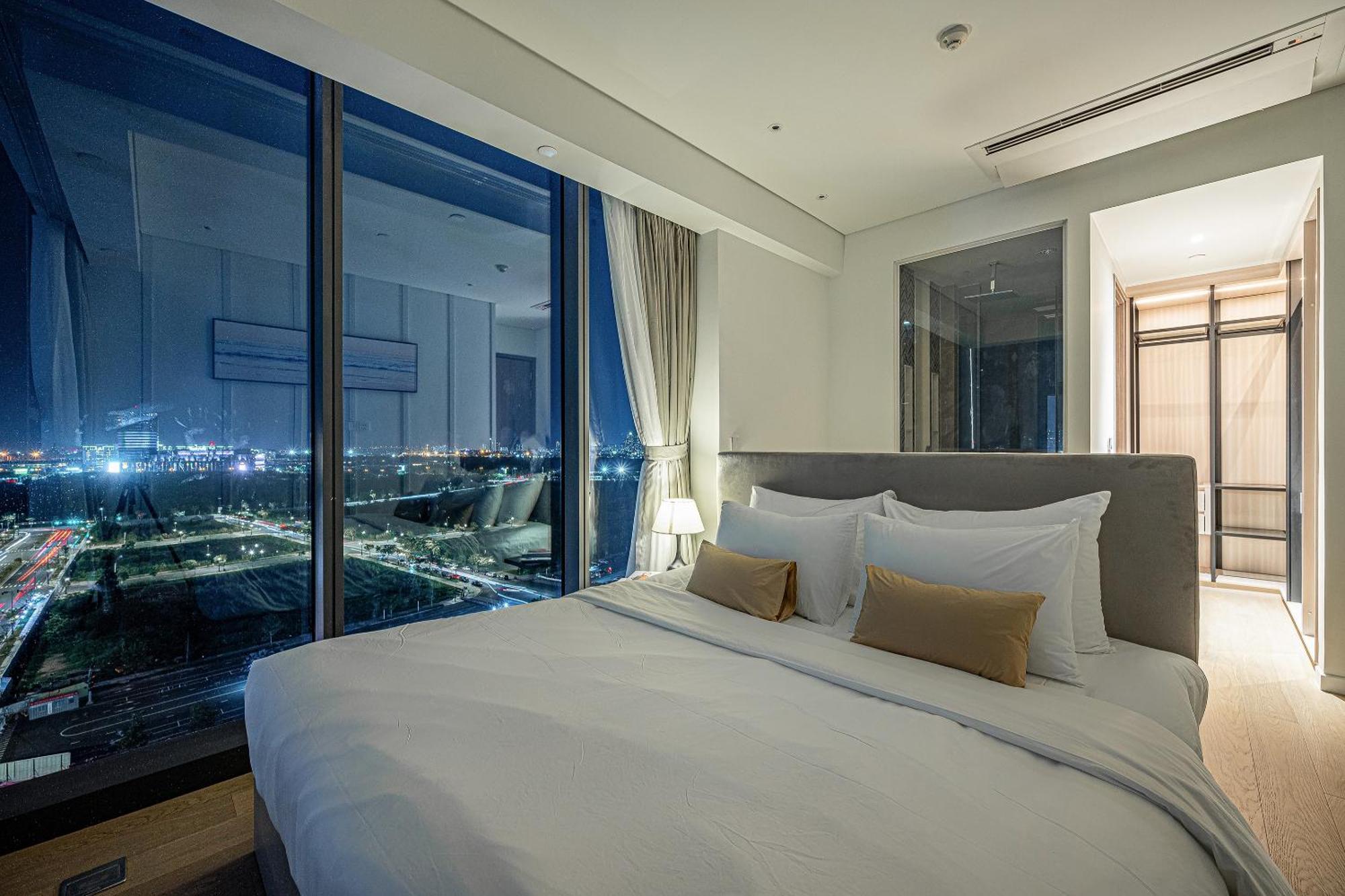 The Metropole Opera Residence By Kaystay Хошимин Экстерьер фото