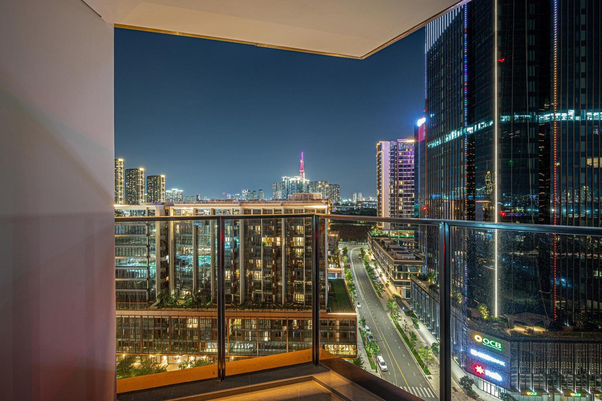 The Metropole Opera Residence By Kaystay Хошимин Экстерьер фото